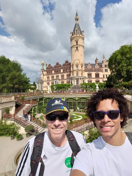 WhatsApp Image 2022-06-28 at 11.47.53.jpeg (202.47 Kio) Vu 1246 fois Arrivé au chateau de Schwerin, ou j'ai retrouvé Stéphane qui est arrivé de Lyon en train.