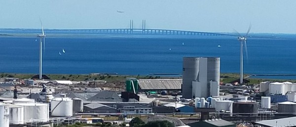 Capture 22.JPG (72.75 Kio) Vu 2245 fois Et le pont qui permet de relier le Danemark à la Suède.