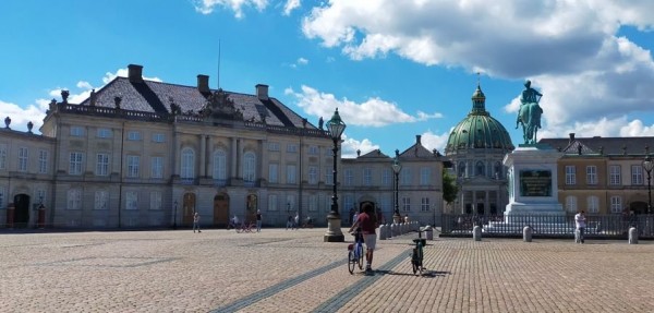 Capture 23.JPG (92.79 Kio) Vu 2245 fois puis retour de l'autre coté du canal, en passant par ls résidences royales