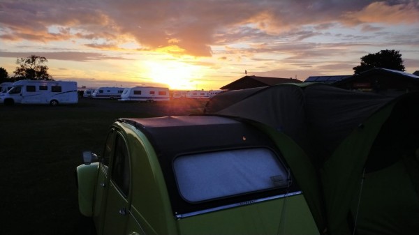 WhatsApp Image 2022-07-05 at 21.47.15.jpeg (92.51 Kio) Vu 2215 fois Il est bientôt 22 heures le soleil n'est pas encore couchée