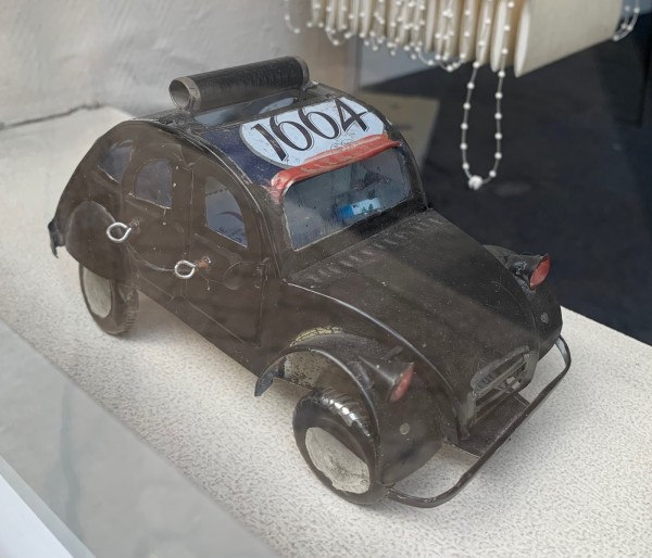 4CFF0030-72AD-4524-BA03-C2AEFE612453.jpeg (439.3 Kio) Vu 2477 fois Et même dans les vitrines