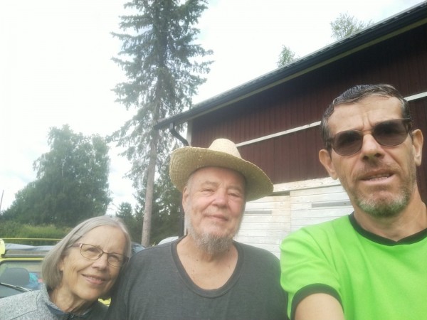 WhatsApp Image 2022-07-18 at 10.04.45.jpeg (214.75 Kio) Vu 597 fois Tapani est très contant du chapeau, made in Mada, "j'aime ma deuche", que je lui ai offert