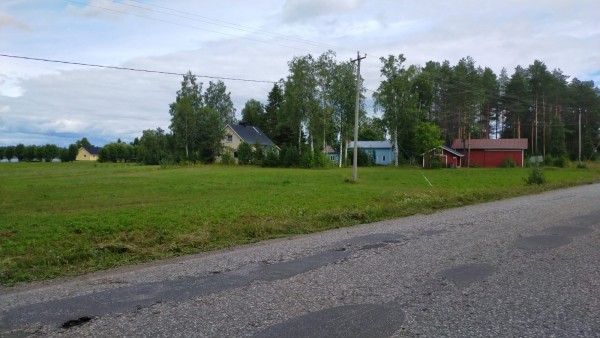 WhatsApp Image 2022-07-18 at 12.35.57.jpeg (295.87 Kio) Vu 597 fois Couleur des maisons : dans tout le sur de la Suède, elles étaient exclusivement rouge. Teinte la moins chère provenant des mines de cuivres si j'ai bien compris. Plus au nord de la Suède on voit de plus en plus de maison jaune ou blanche. Pour la première fois je vois une bleu. (couleur de la Finlande)