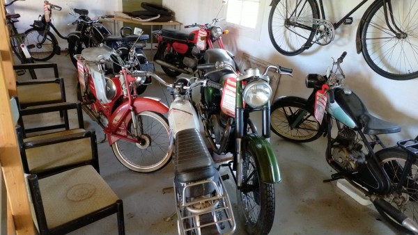 WhatsApp Image 2022-07-23 at 15.17.42.jpeg (281.71 Kio) Vu 861 fois expo de 2 roues, il y a même un solex