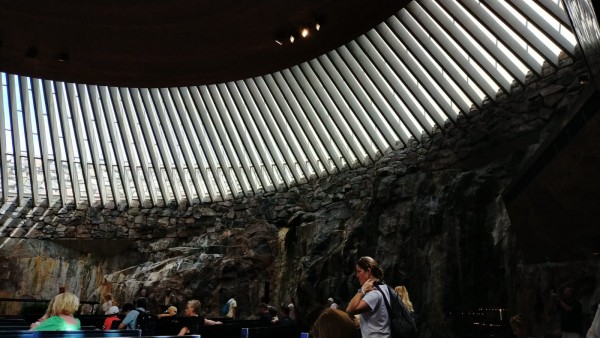 WhatsApp Image 2022-07-26 at 10.43.08.jpeg (275.75 Kio) Vu 812 fois Temppeliaukion Kirkko : église moderne taillé dans une coline rocheuse coiffée d'un dôme de 24 mètres