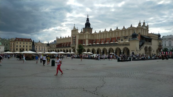 WhatsApp Image 2022-08-09 at 17.28.38.jpeg (171.83 Kio) Vu 1643 fois Le rynek (place centrale de Cracovie