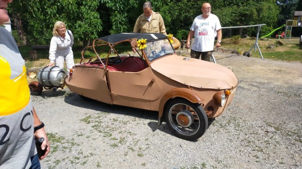 WhatsApp Image 2023-07-14 à 11.36.15.jpg (348.71 Kio) Vu 6121 fois Velorex Voiture populaire Tchèque en toile sur structure tubulaire. 350 cc 2 temps