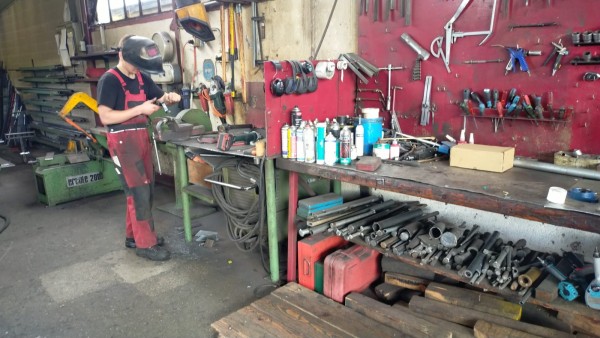 WhatsApp Image 2023-07-28 à 08.58.22.jpg (259.3 Kio) Vu 20022 fois Ce matin, Dédé m'a emmener dans un garage agricole qu'il avait repéré