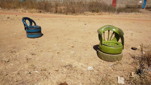 WhatsApp Image 2023-12-04 à 13.25.00_7d7cd812.jpg (365.84 Kio) Vu 3944 fois Sièges en pneus... rien est perdu, tout est récupéré