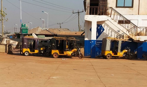 Capture 01.JPG (120.53 Kio) Vu 3852 fois Une différence entre le Ghana et le Burkina, c'est les taxi de ville. Au Ghana, pays Anglophone, on retrouve les même TUKTUK qu'en Inde