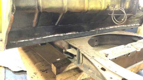 WhatsApp Image 2024-03-19 à 10.06.58_d269ed84.jpg (155.55 Kio) Vu 5892 fois Pour la souder dans la bonne position, j'ai repositionné la caisse sur le vieux châssis.