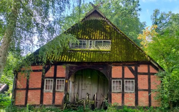 Capture 123.JPG (139.55 Kio) Vu 3017 fois Ce matin, j'ai visité une maison construite en 1649.