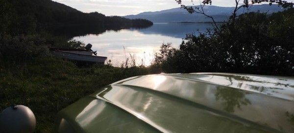 Capture 056.JPG (87.36 Kio) Vu 1694 fois Je suis arrivé au bivouac exactement à l'endroit que j'avais identifié sur mon GPS.<br />Bien que l'eau soit froide, je n'ai pas résisté à une baignade avant de me coucher