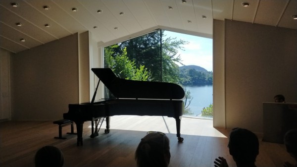 WhatsApp Image 2024-08-02 à 13.03.51_64ebc635.jpg (120.23 Kio) Vu 1049 fois Puis j'ai assisté à un petit concert de piano