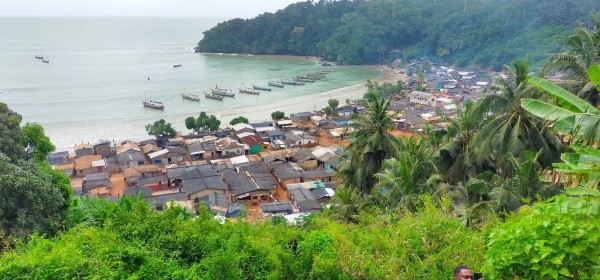 Capture 081.JPG (248.78 Kio) Vu 4462 fois Du fort, nous avions une belle vu sur le village et les bateaux de pêches