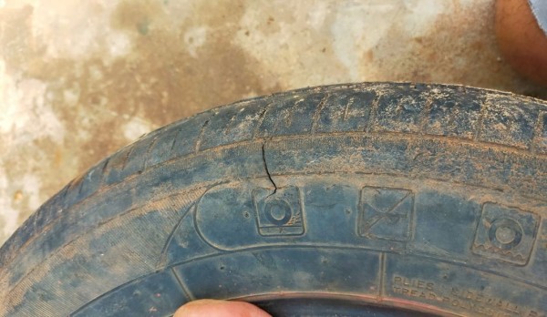 Capture 085.JPG (126.56 Kio) Vu 2715 fois Finalement, c'est le flanc du pneu fendu qui à généré une fuite à la chambre à air