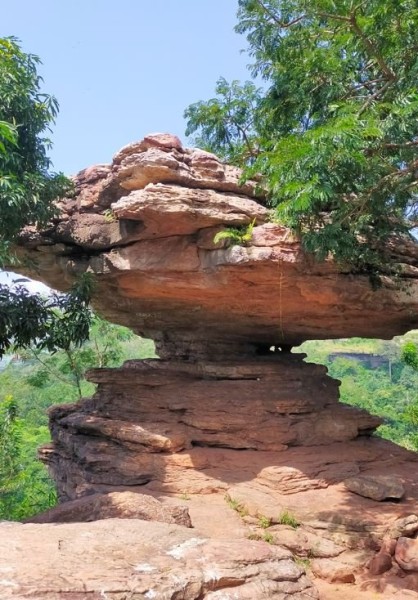 Capture 115.JPG (114.21 Kio) Vu 2692 fois le rocher parapluie