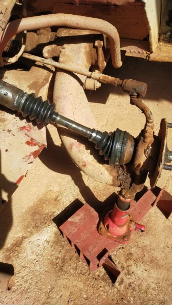 WhatsApp Image 2024-11-20 à 10.48.21_3ae929c3.jpg (206.23 Kio) Vu 5224 fois et voici le soufflet neuf en place.