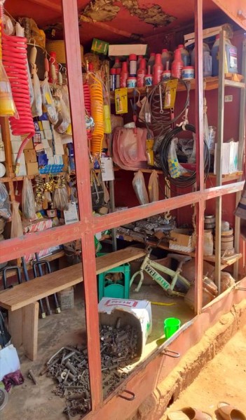 Capture 302.JPG (119.5 Kio) Vu 2233 fois en fin de mâtiné, je suis allé acheter des boulons chez ma vendeuse de boulon: