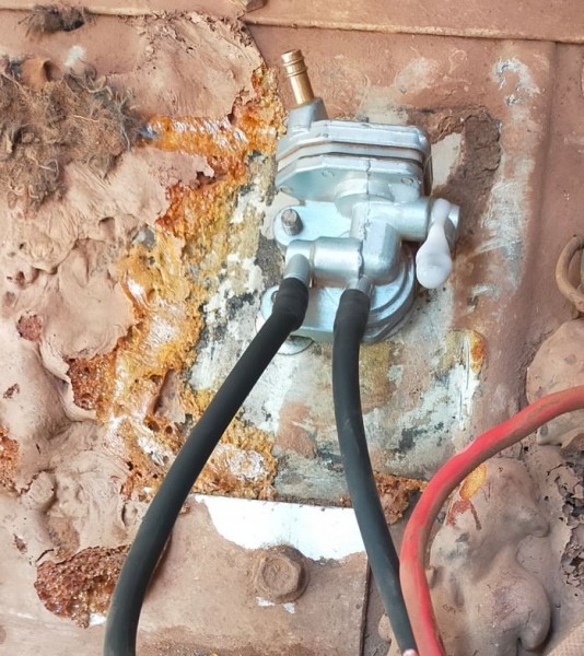 fixé sur le tablier