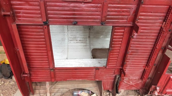 Toutes les boulons de fixation du planché ont été passé au taraud, et filières puis graissé.