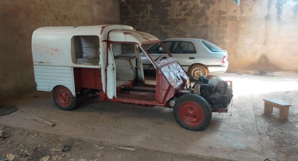 une fois cette manip faite, j'ai posé l'acadiane sur 4 roues.