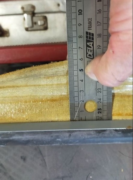 J'ai mesuré 6 cm la longueur de capote sous la vitre