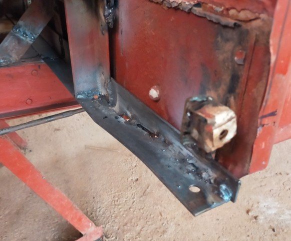 réalisation d'une petite patte pour la 4ème vis de fixation du couvercle