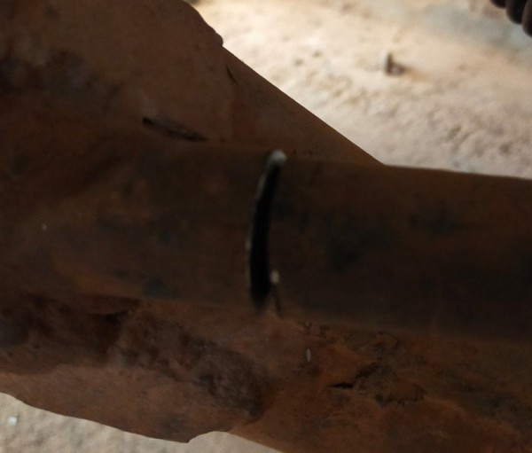 Puis, j'ai coupé le renfort à proximité du bras: