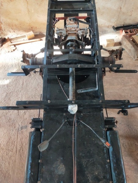 le châssis est enfin prêt pour la pose de la caisse demain.