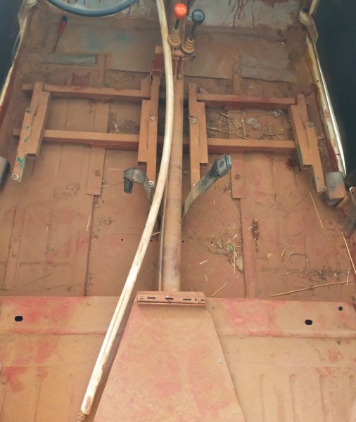 une fois les sièges retiré, c'est fou ce qu'il peut y avoir sur le plancher