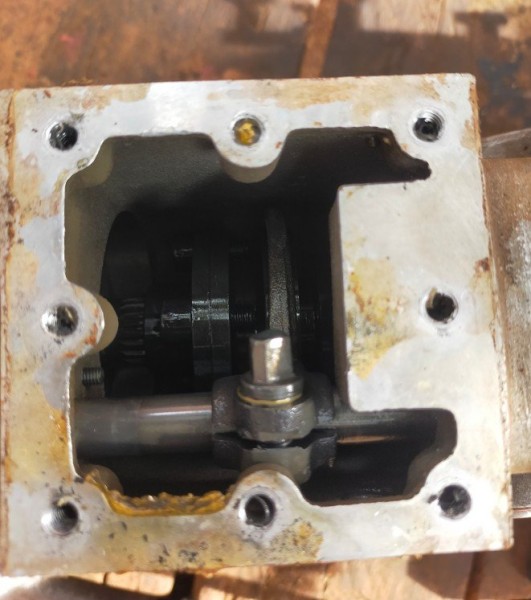 J'ai commencé par ouvrir le couvercle du haut.